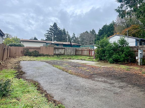 4th image of 688 SE Quay Ave