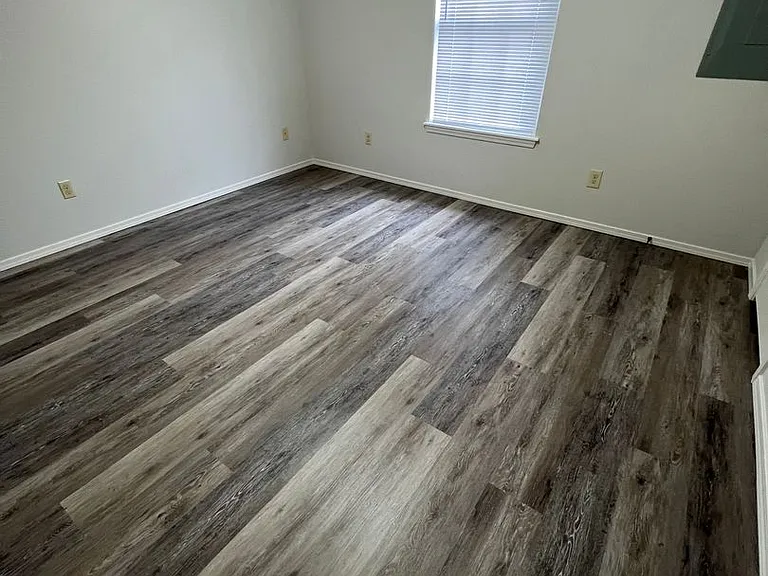 1409 Poplar St — Photo 3