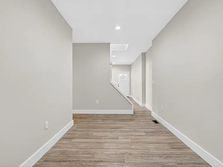 516 Carolyn Ave — Photo 11