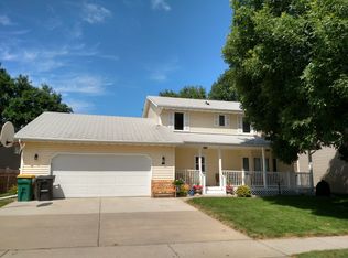 536 Macon Dr, Bismarck, ND 58504