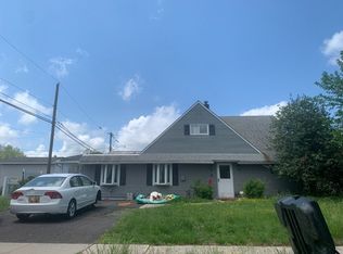 5 Nestingrock Ln, Levittown, PA 19054