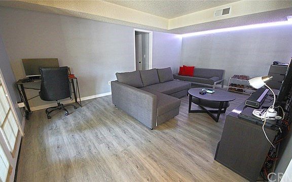 5th image of 330 S Mentor Ave Unit 139