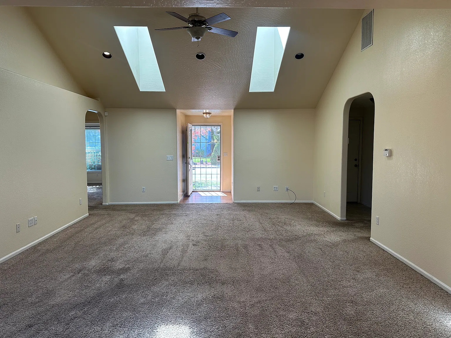 3 bed, 1500 sqft, $2,500 — Photo 3