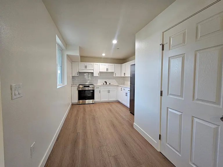 33(835E) — Photo 23