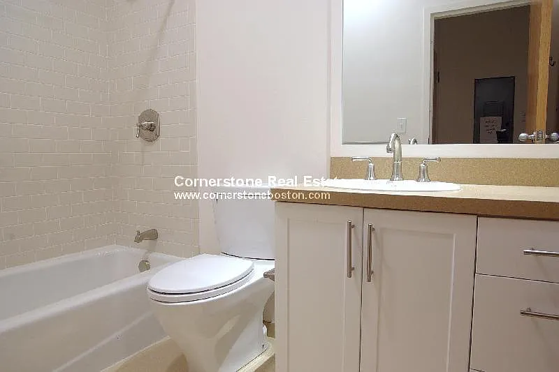 2 bed, 710 sqft, $3,850 — Photo 3