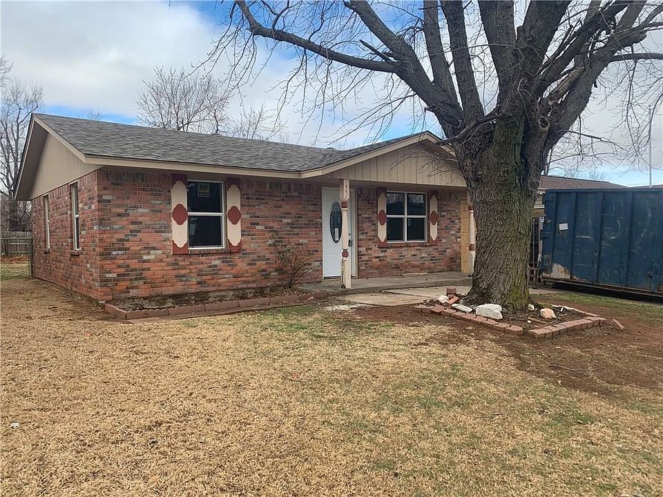 2nd image of 513 S Meadow Ln