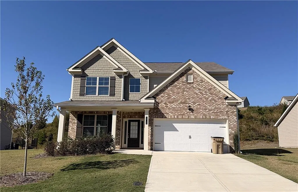 4 bed, 2.5 bath, 2676 sqft, $2,450 — Photo 1