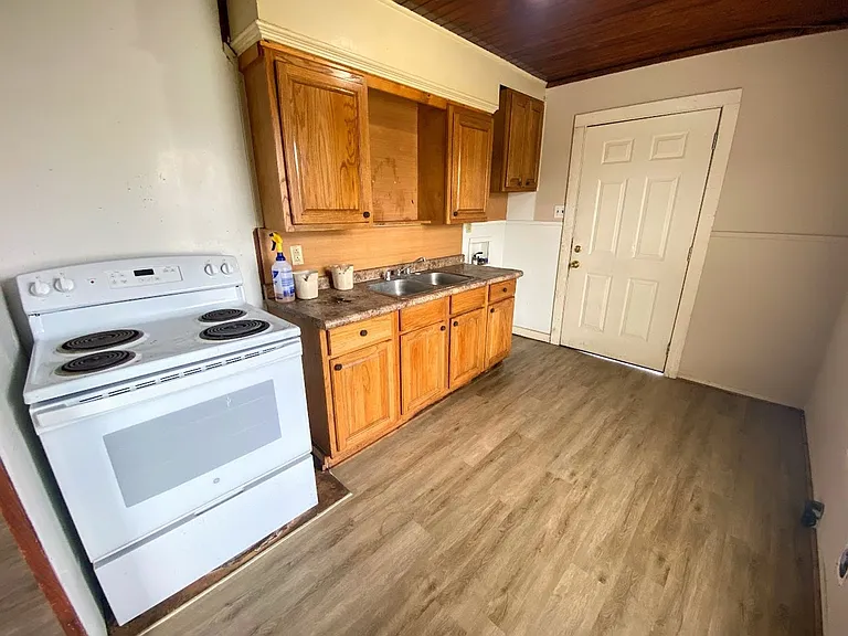 2709 Cline St — Photo 6