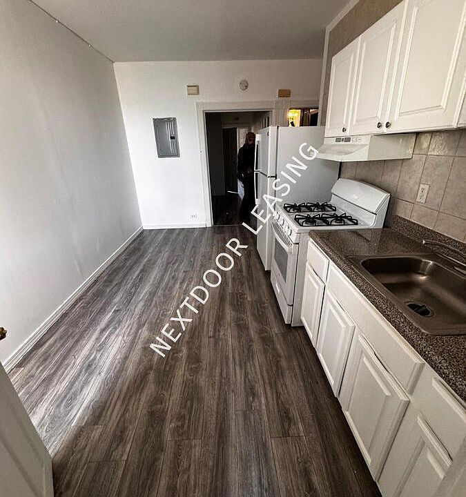 1st image of 72 Rose Ave APT 2