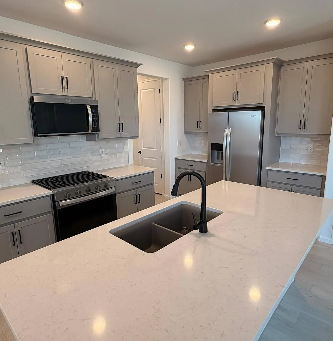3 bed, 2.0 bath, 1565 sqft, $2,000 — Photo 1