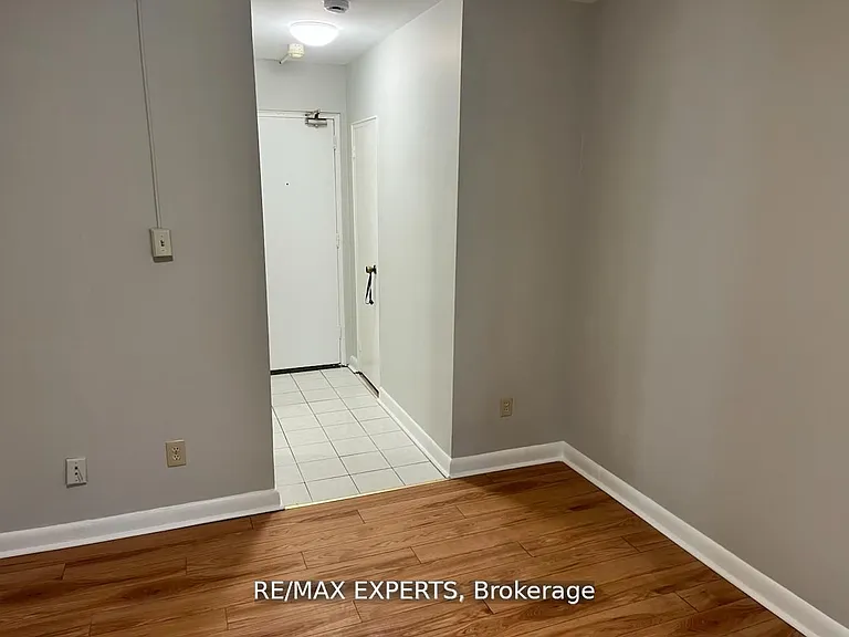 3261A Lake Shore Blvd W #102 — Photo 4
