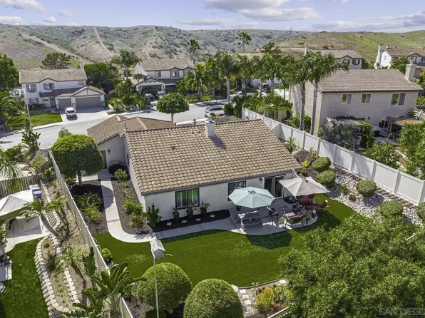 493 Shadow Tree Dr, Oceanside, CA 92058
