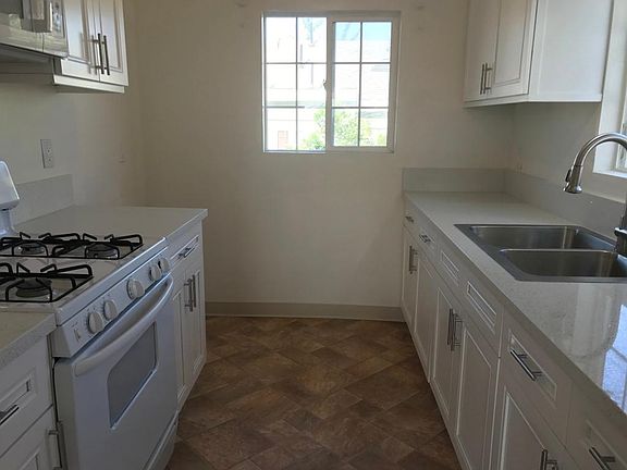 5th image of 706 S Atlantic Blvd APT D