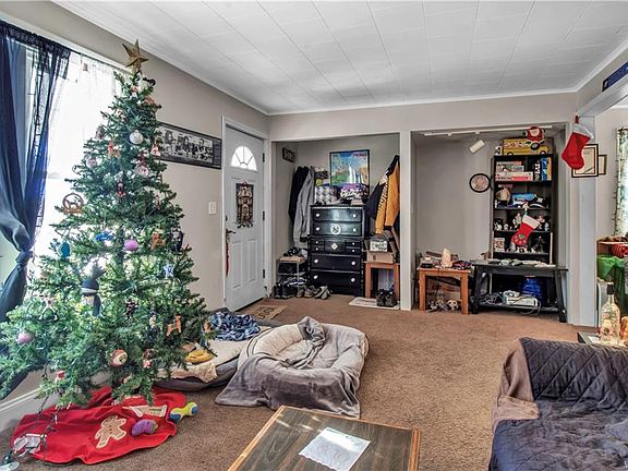4th image of 44 Leamington Pl