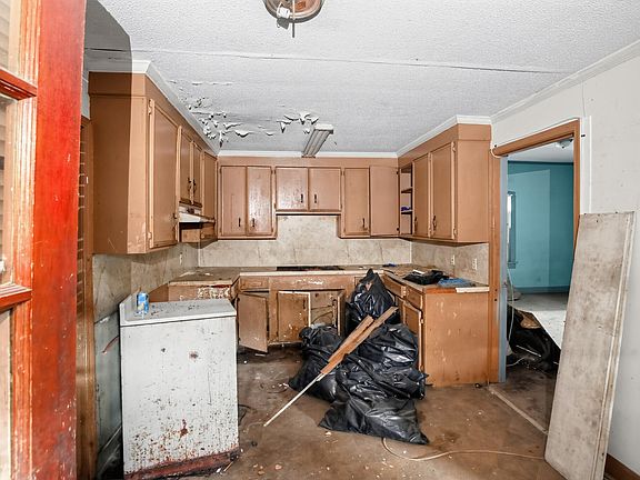 5th image of 33 Edwards St
