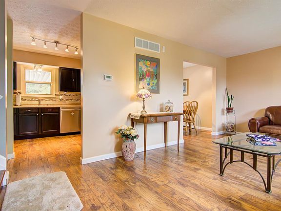 2nd image of 6106 Hedge Ln
