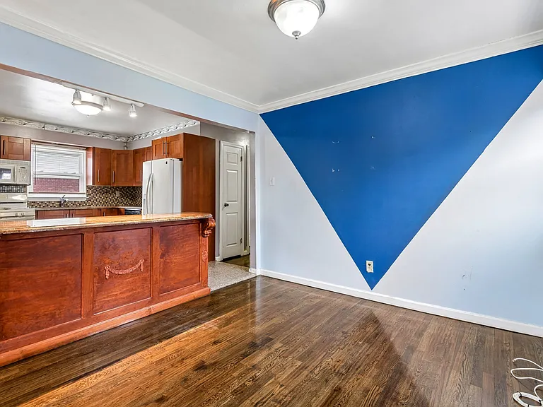 183 Litchfield Ave — Photo 8