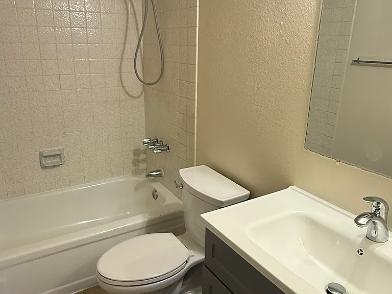 4241 Edmond St #A — Photo 12
