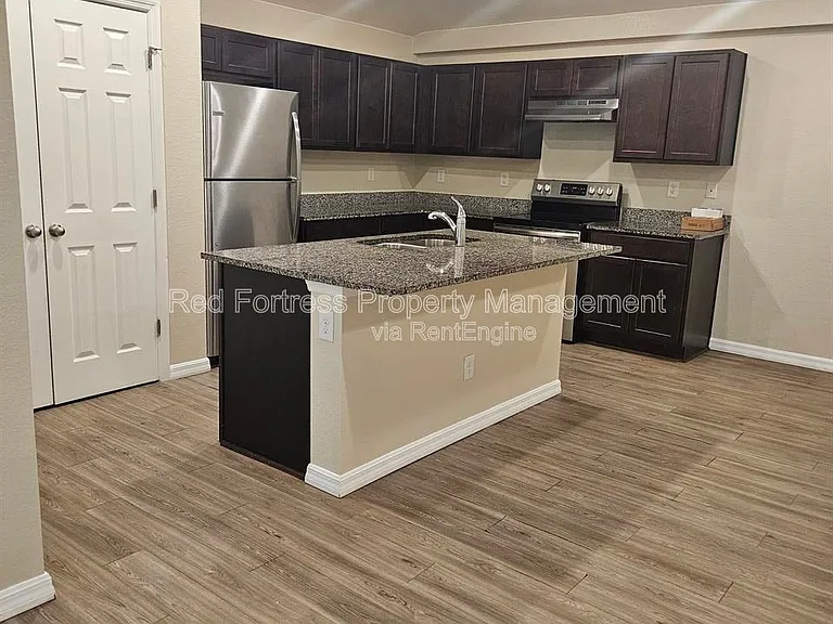 1955 Laverna Ave — Photo 2