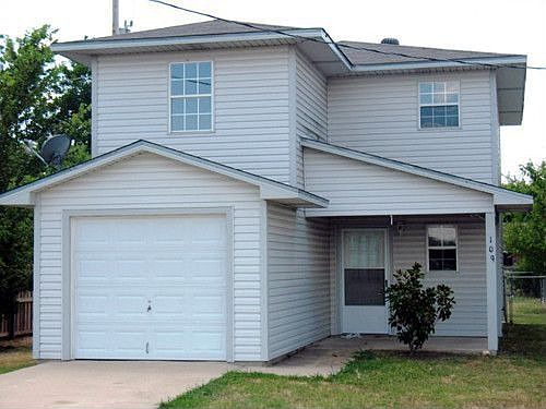 1st image of 109 N Pecan St