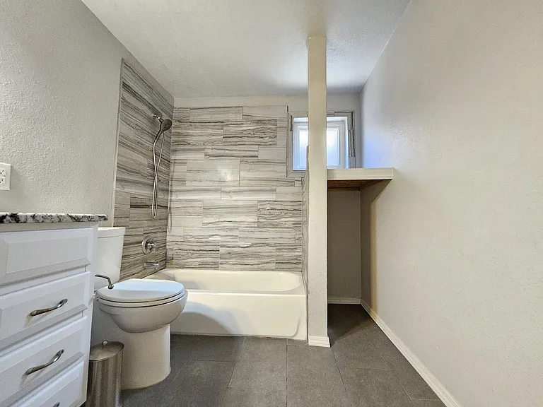 317 Hazeldine Ave SW — Photo 12