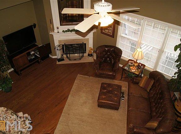 5th image of 402 Holly Brook Ln