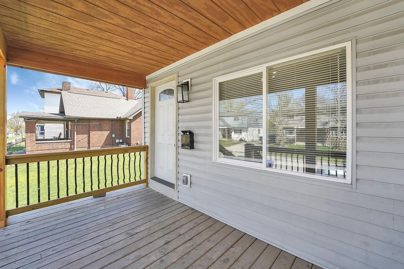 Listing photo 3 for 1157-59 E Atcheson St
