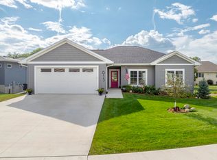 615 Melendy Ln, Cedar Falls, IA 50613