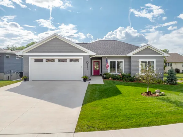 615 Melendy Ln, Cedar Falls, IA 50613