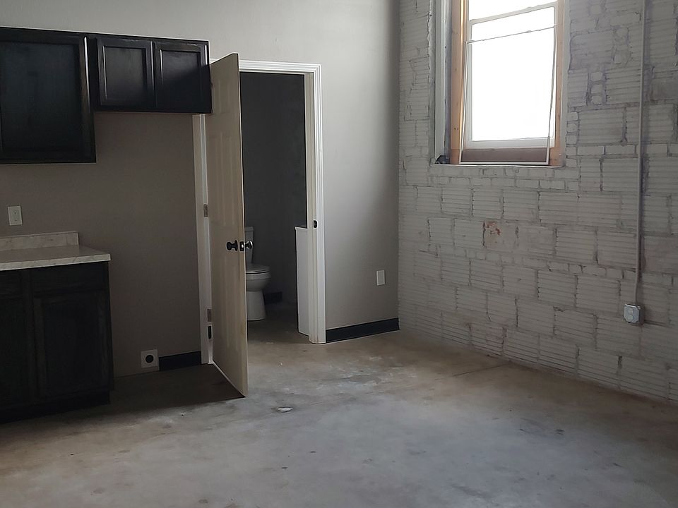 2nd image of 527 S Main St #13