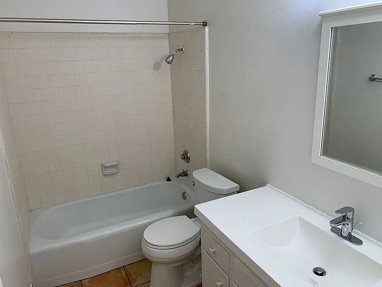 4700 Dexter Dr — Photo 12
