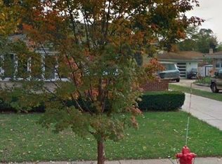 8523 Mango Ave, Morton Grove, IL