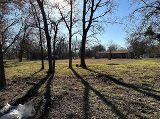 102 Delphis St, Commerce, TX 75428