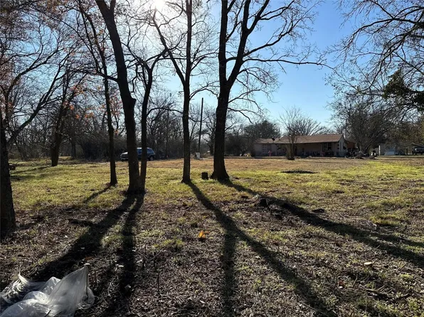 102 Delphis St, Commerce, TX 75428