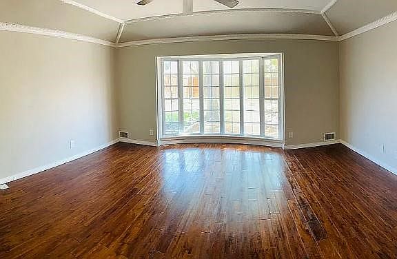 5th image of 9406 Hunters Creek Dr