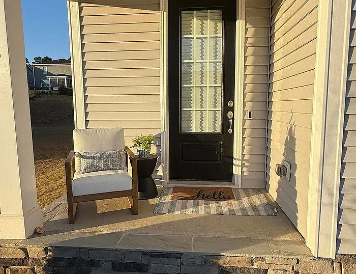 3 bed, 2.0 bath, 2024 sqft, $2,795 — Photo 3