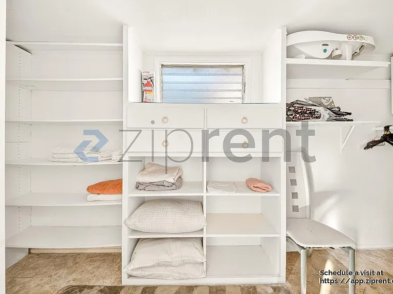 138 N Hamel Dr — Photo 18