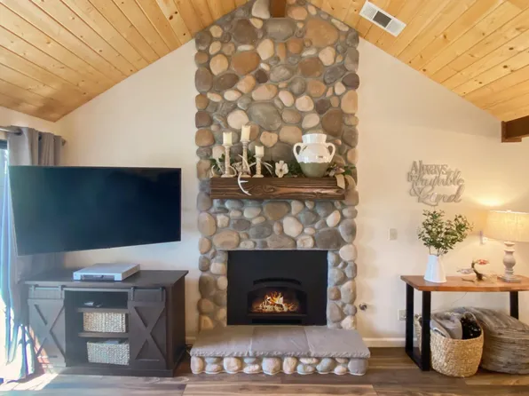 40697 Foxboro Ct, Bass Lake, CA 93604