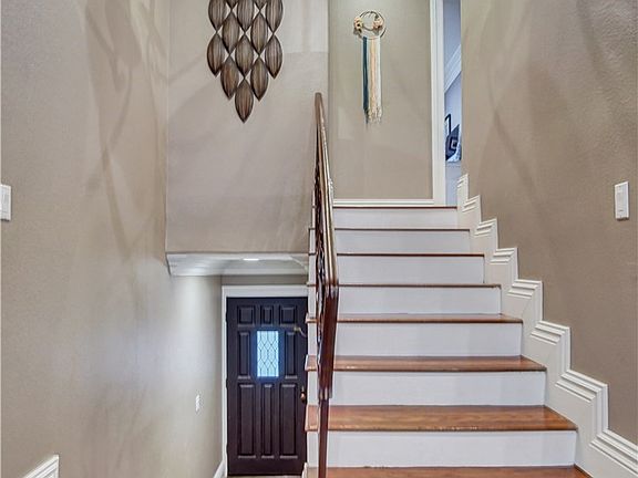 2nd image of 29663 Strawberry Hill Dr