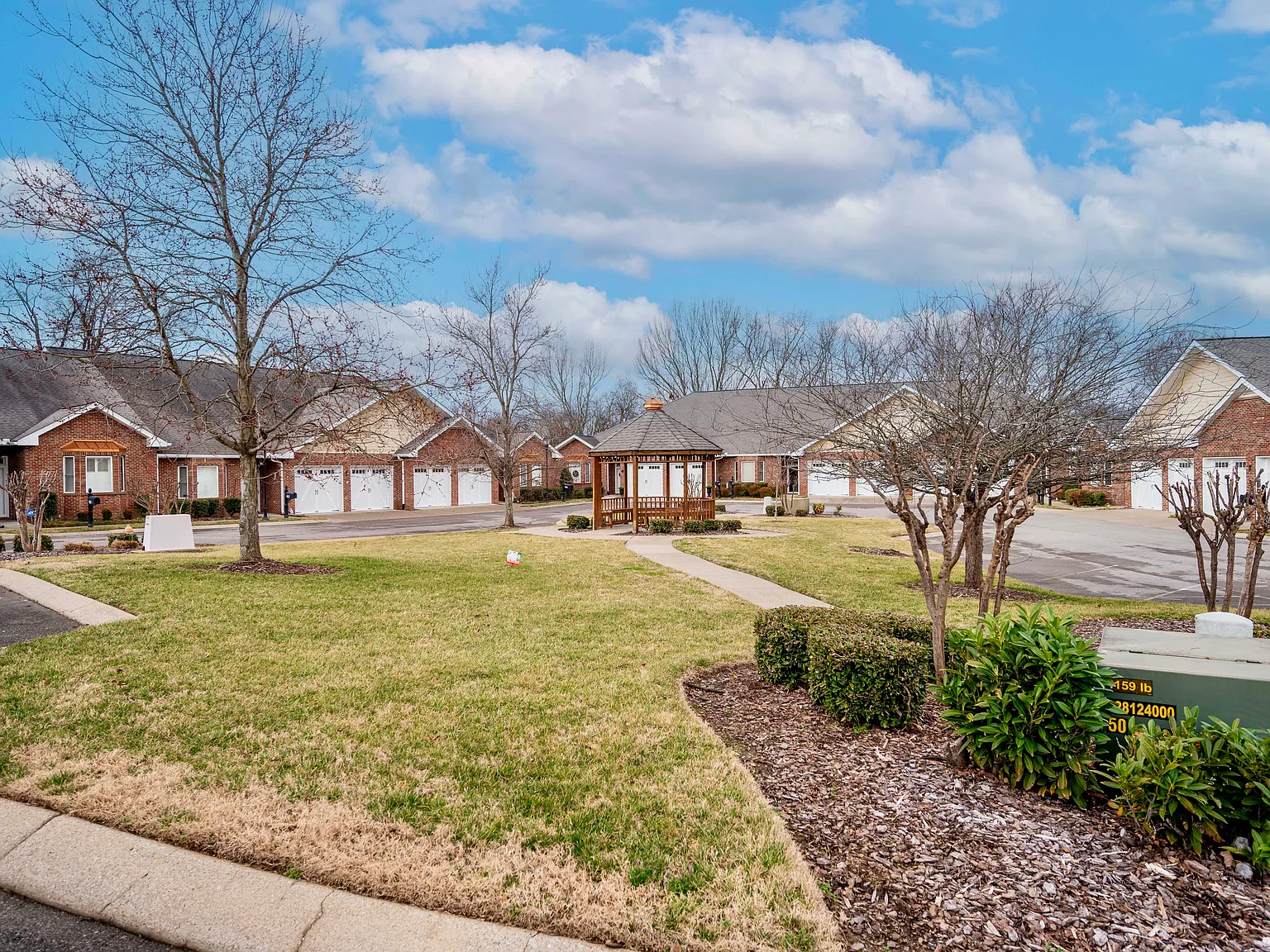 3 bed, 2.5 bath, 2255 sqft, $2,500 — Photo 2