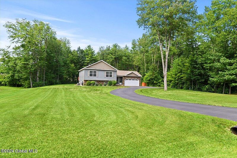 2nd image of 5 Thornapple Drive