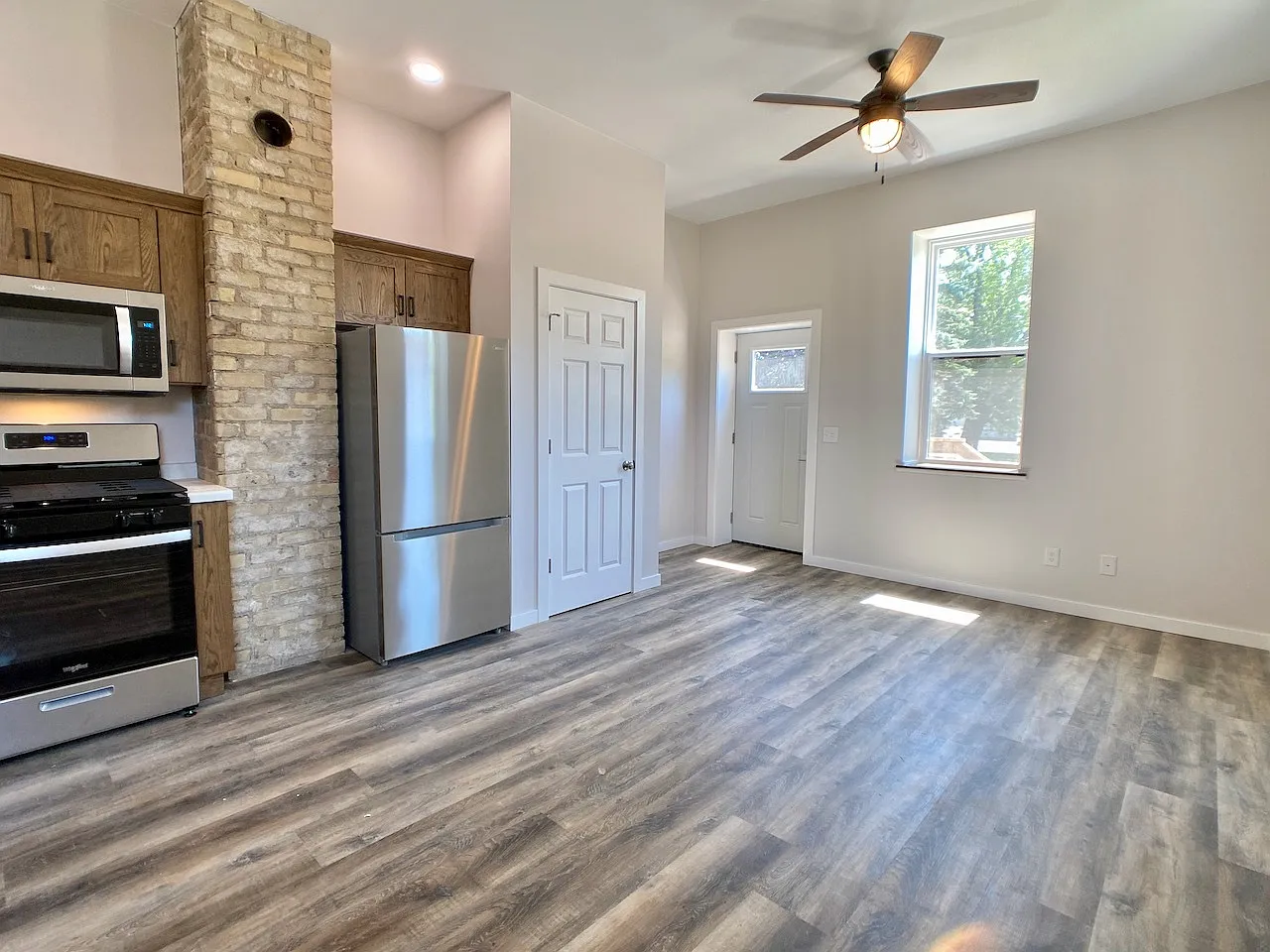 423 Adams Ave — Photo 2