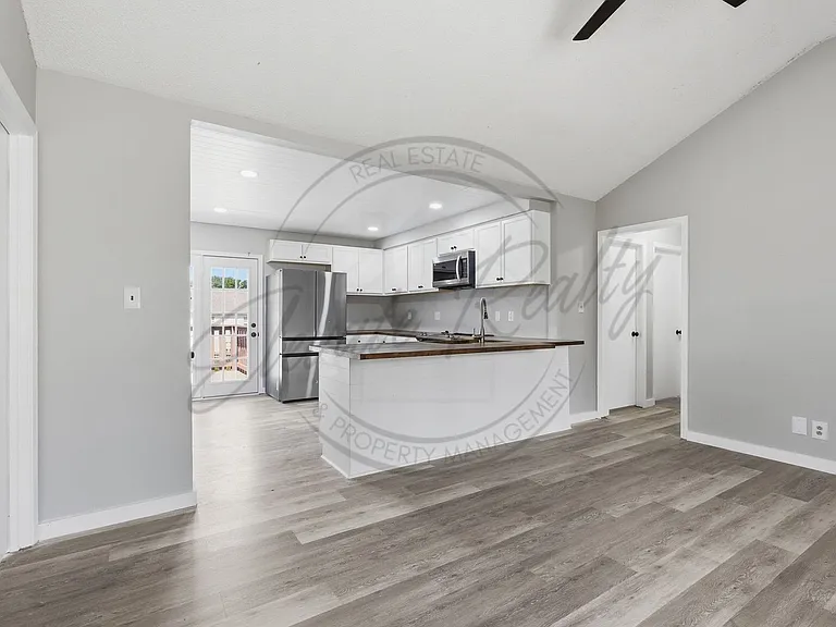436 Kelsey Dr — Photo 8
