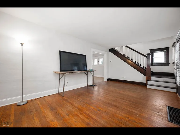 415 S Grand Ave — Photo 5