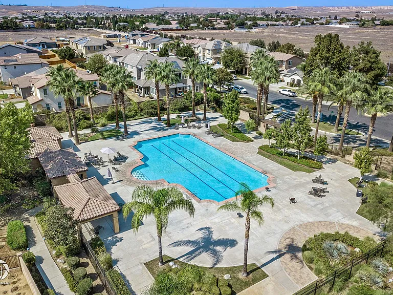 Aerial photo of Lantana Community pool