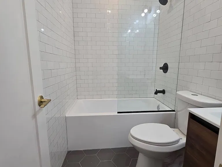 50 Grace St #2L — Photo 9