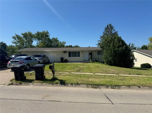 2102-2103 10th St, Coralville, IA 52241