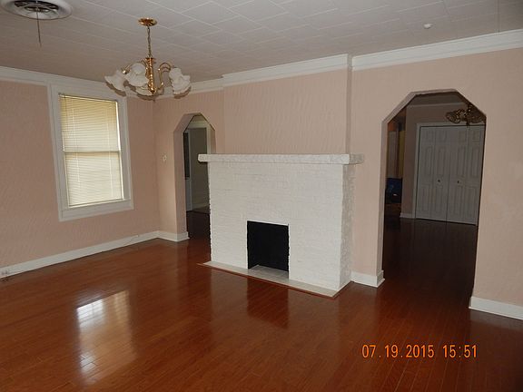 3rd image of 4038 Fairmont Dr