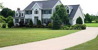 Lovely, 4 bedroom/ 3.5 bath custom colonial on cul-de-sac picturesque setting!