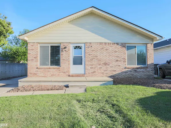 20440 Nicke St, Clinton Township, MI 48035